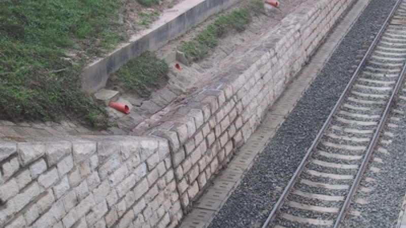  Referencie / Rekonštrukcia juhovýchodného svahu nemcovského tunela na trati Strážske -Prešov  - foto