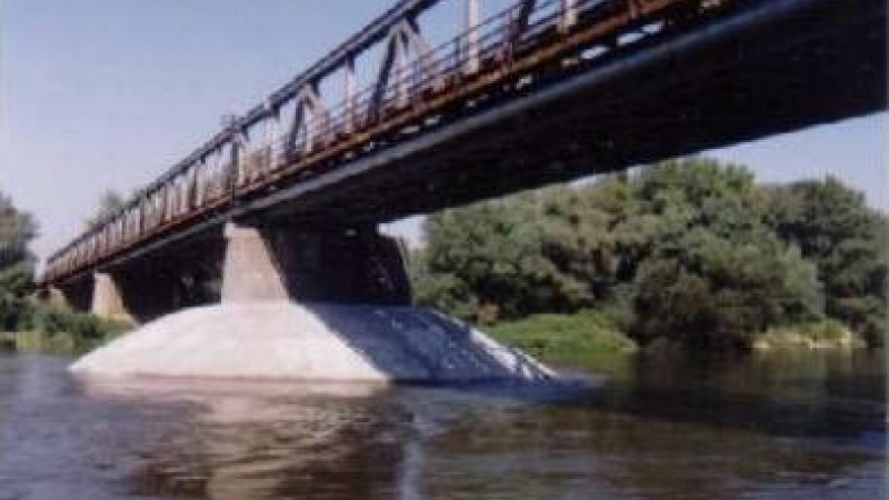  Referencie /  Sanácia mostného piliera č.4 trate Lužianky-Leopoldov v km 23,896 (Hlohovec)  - foto