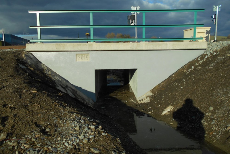Referencie / Odstranění propadu rychlosti na trati Brno - Uherské Hradiště v úseku Blažovice (mimo) - Nesovice (mimo) - foto  Referencie / Odstranění propadu rychlosti na trati Brno - Uherské Hradiště v úseku Blažovice (mimo) - Nesovice (mimo) - foto