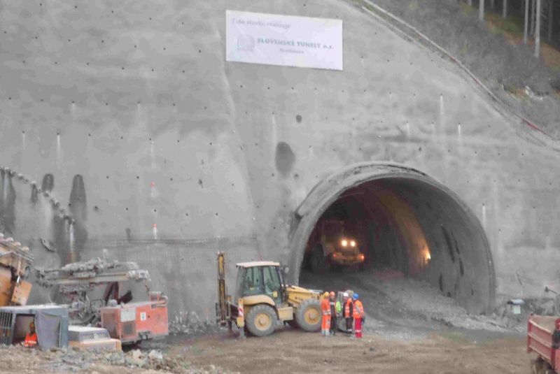  Referencie / Diaľnica D1, Hubová – Ivachnová, Tunel Čebrať - foto