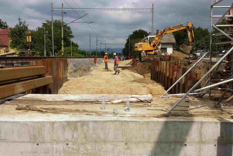  Referencie / ŽSR, Modernizácia železničnej trate Nové Mesto nad Váhom - Púchov, žkm 100,500 - 159,100 pre traťovú rýchlosť do 160 km/hod. - III. etapa, UČS 32 - 33.03 Tr. úsek Trenčín - Tr. Teplá, zast. Opatová, Podchod pre chodcov v nžkm 127,168  - foto