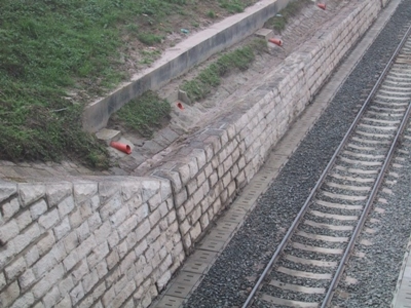 Rekonštrukcia juhovýchodného svahu nemcovského tunela na trati Strážske -Prešov 