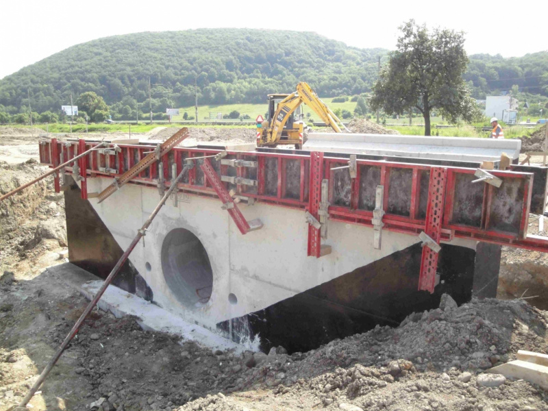 ŽSR, Modernizácia železničnej trate Nové Mesto nad Váhom - Púchov, žkm 100,500 - 159,100 pre traťovú rýchlosť do 160 km/hod. - III. etapa, UČS 32 - 32.52 Tr. úsek Trenčín - Tr. Teplá, priepust v nžkm 126,066 