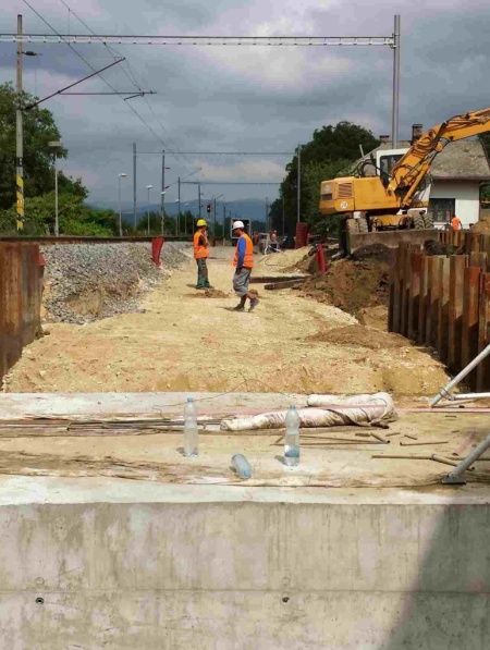 ŽSR, Modernizácia železničnej trate Nové Mesto nad Váhom - Púchov, žkm 100,500 - 159,100 pre traťovú rýchlosť do 160 km/hod. - III. etapa, UČS 32 - 33.03 Tr. úsek Trenčín - Tr. Teplá, zast. Opatová, Podchod pre chodcov v nžkm 127,168 